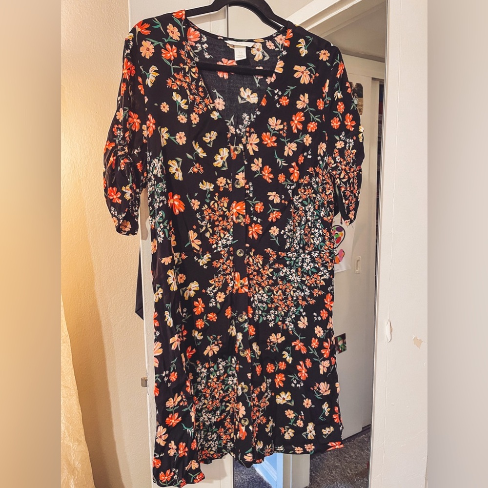 H&M Floral Short-Sleeved Dress — Black
